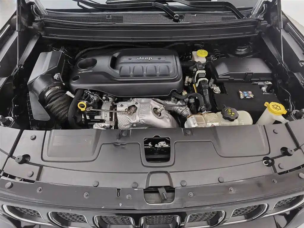 Jeep Commander — миниатюра 6