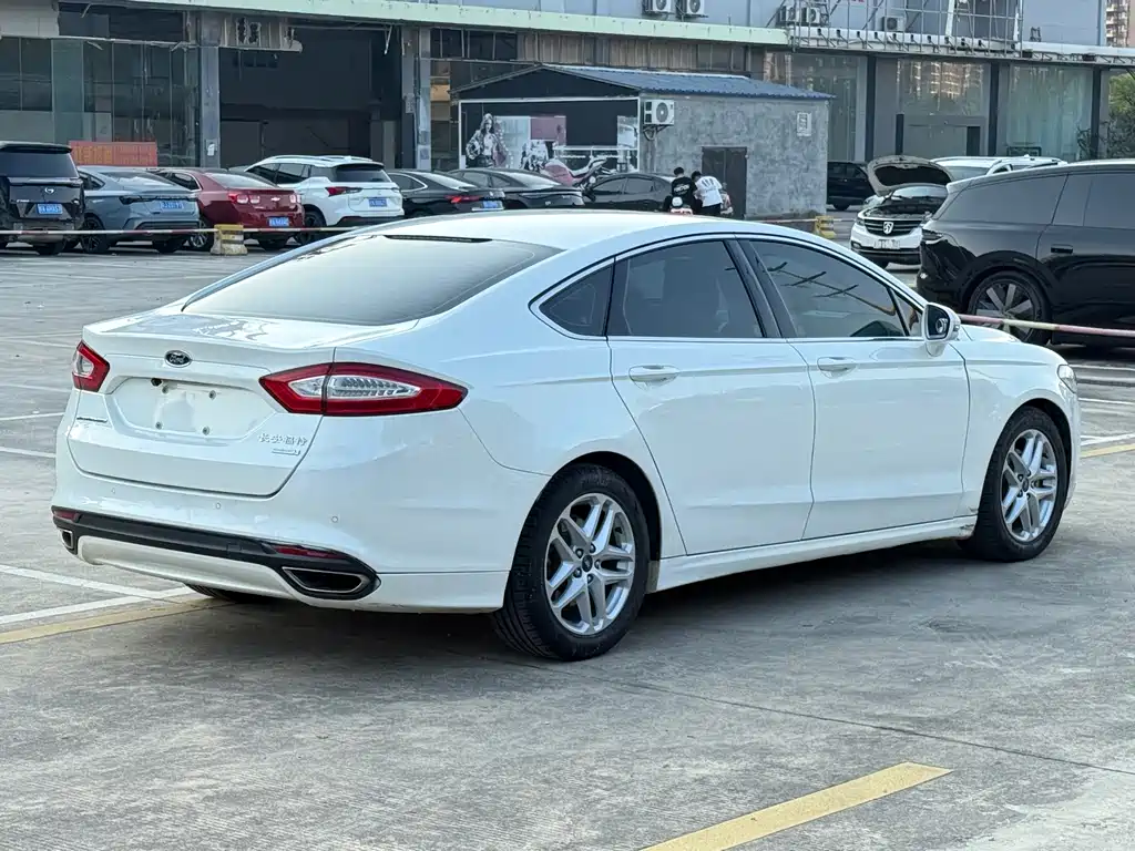 Ford Mondeo — миниатюра 7