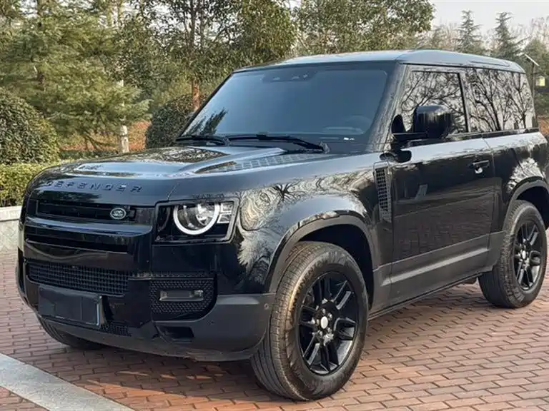 Land Rover Defender 2024