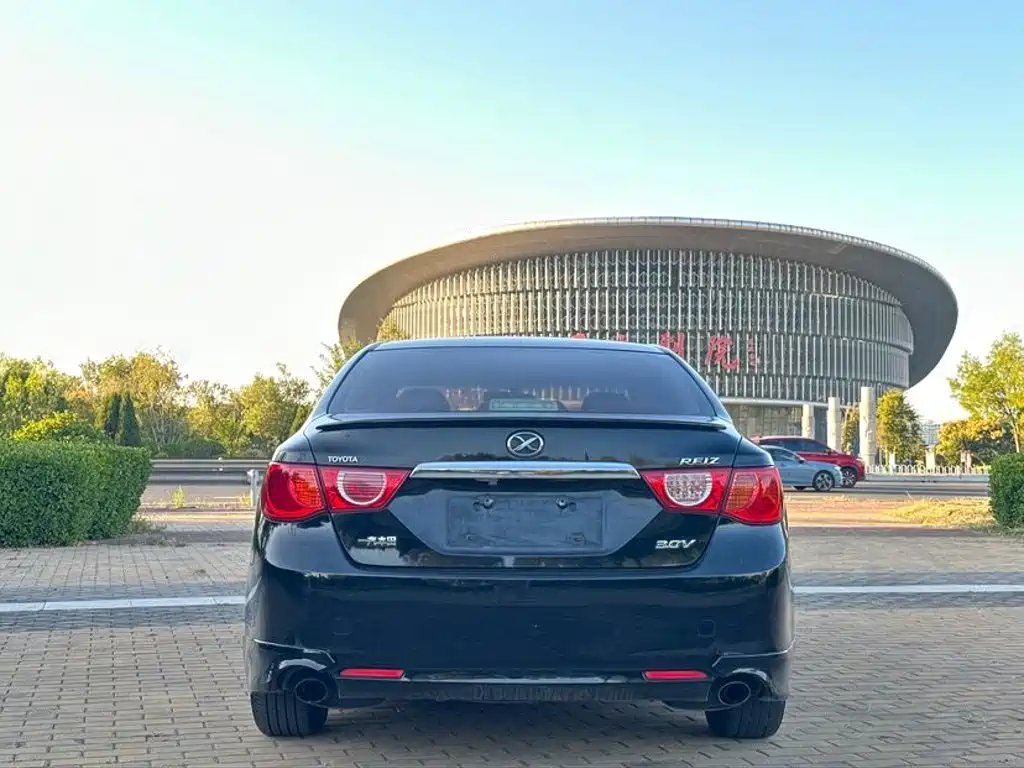 Toyota Reiz — миниатюра 5