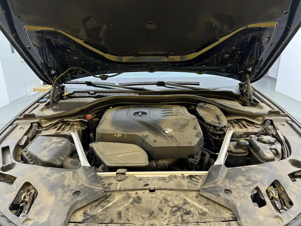 BMW 5 Series — миниатюра 11