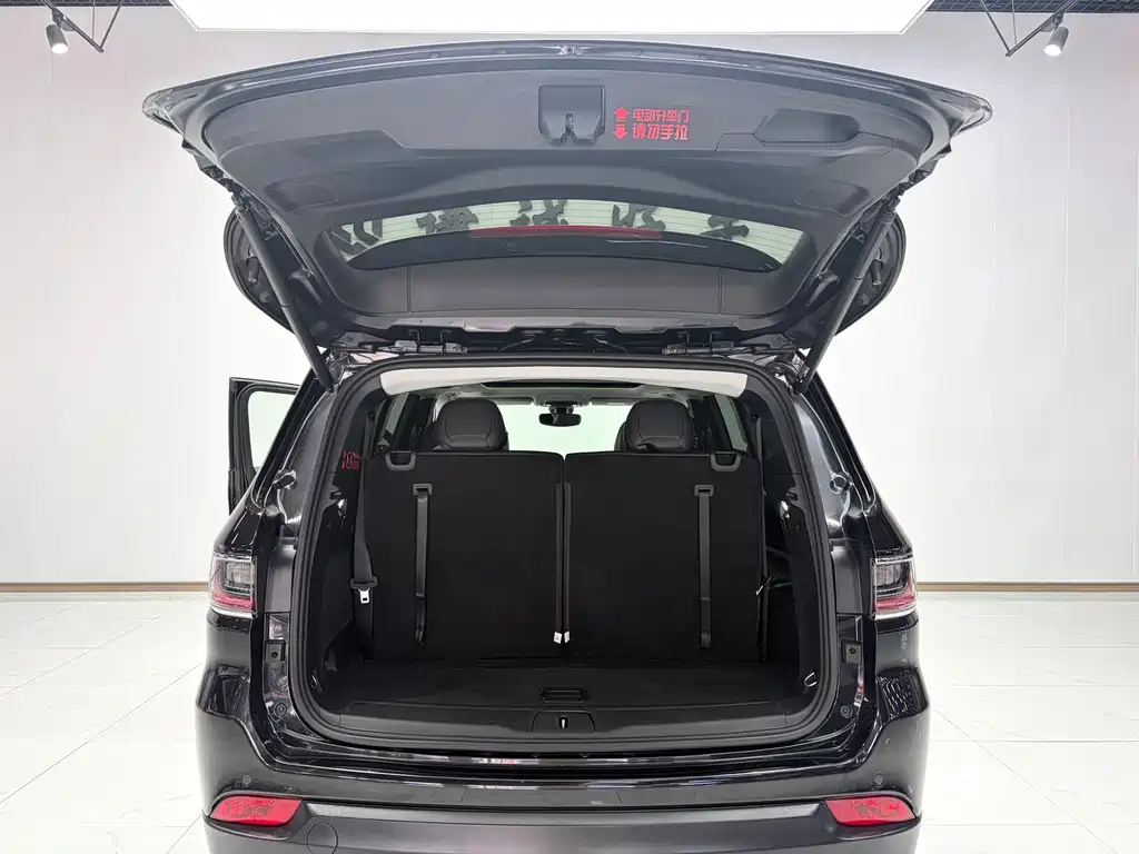 JEEP GRAND COMMANDER