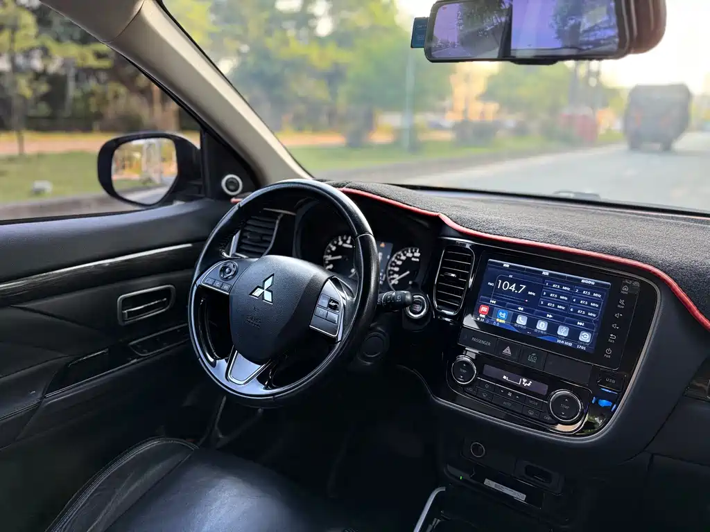 Mitsubishi Outlander — миниатюра 10