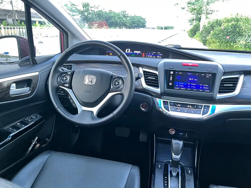 Honda Jade 2017 210TURBO CVT Luxury 5 мест