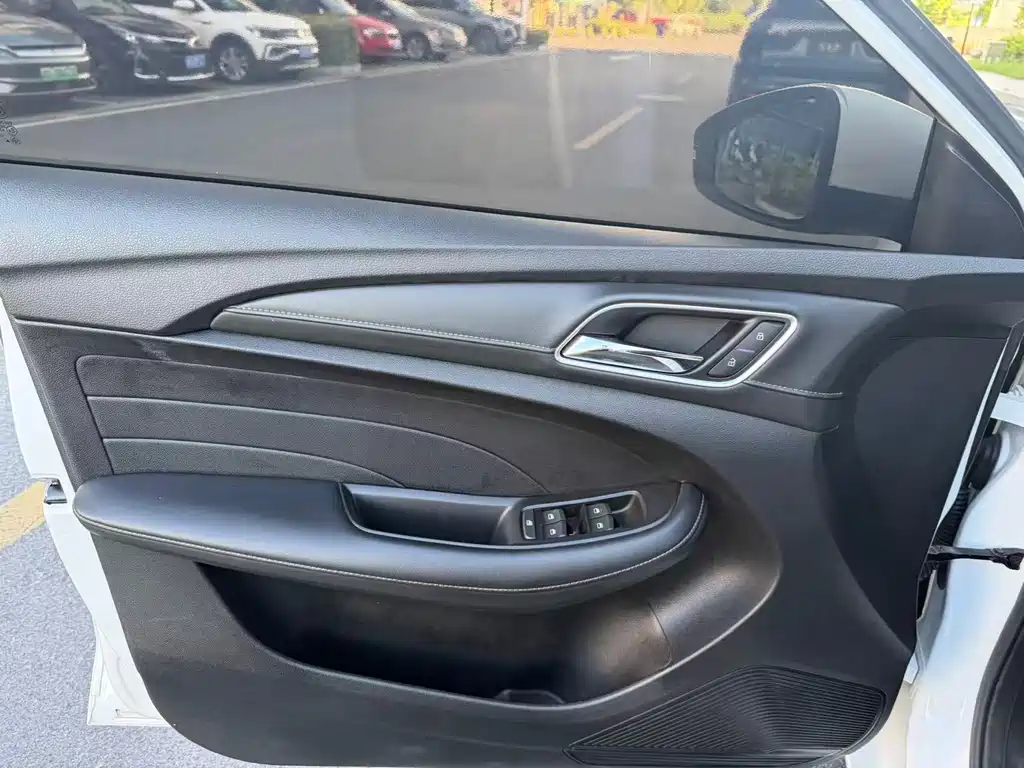 Roewe i5 — миниатюра 5