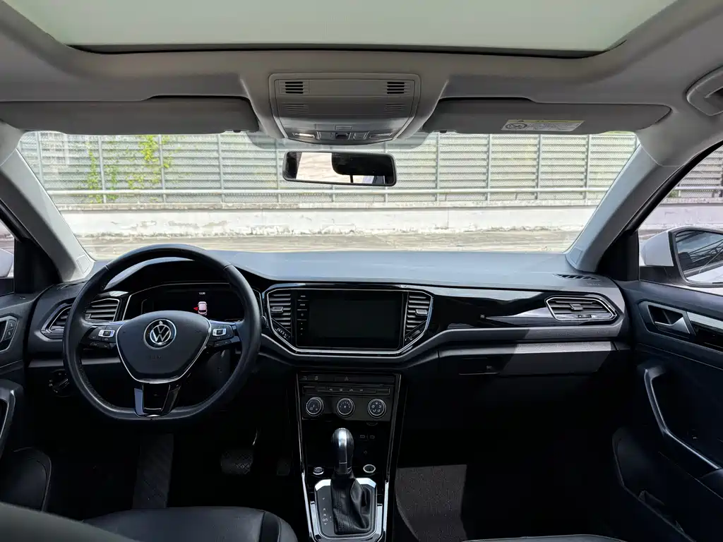 VOLKSWAGEN T ROC EXPLORING SONGS