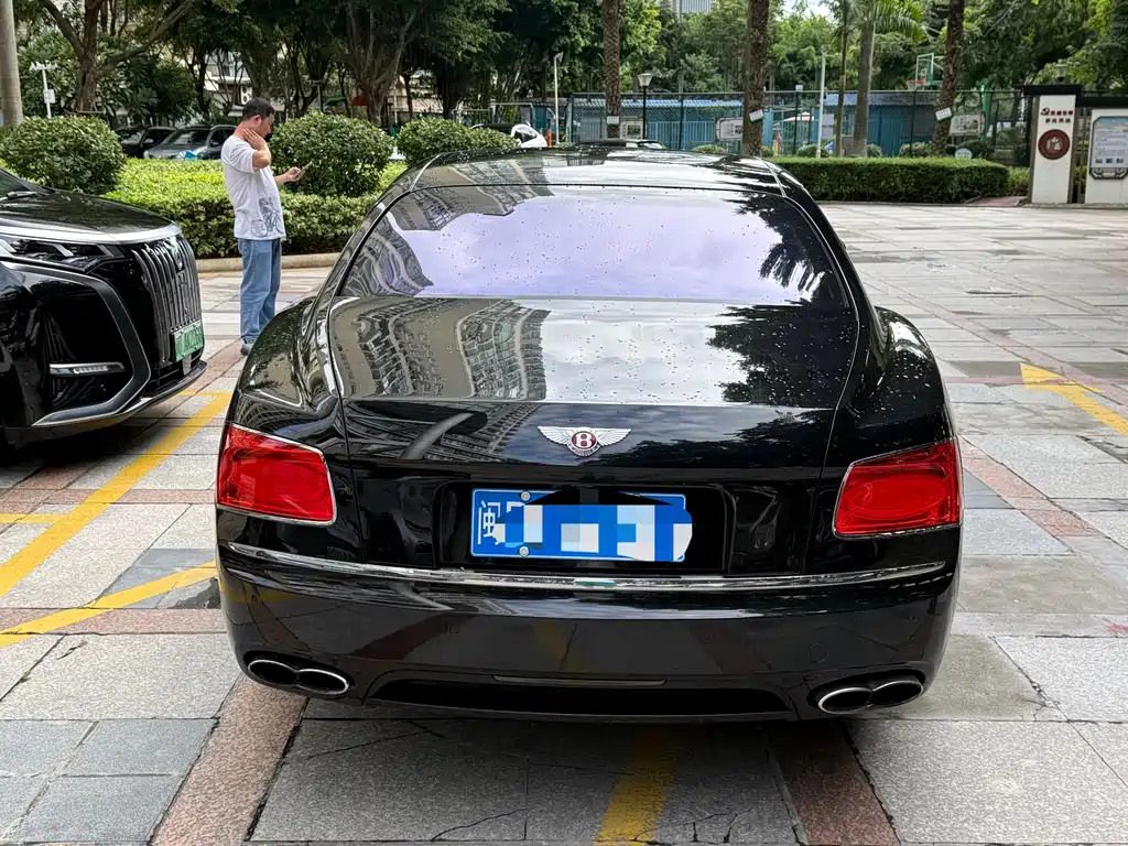 Bentley Flying Spur — миниатюра 5
