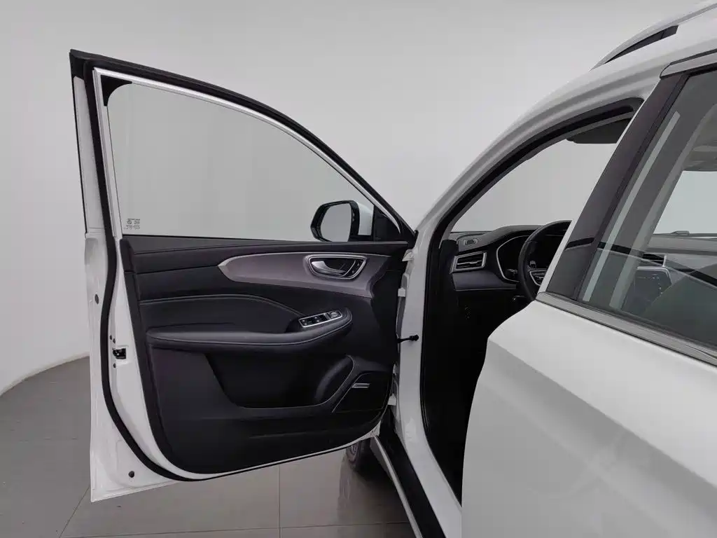 Roewe RX5 — миниатюра 8