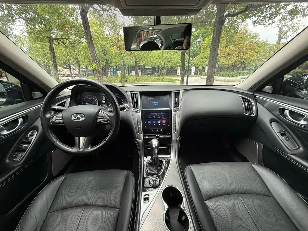 Infiniti Q50L 2015 2.0T Enjoy