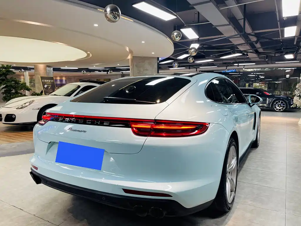 PORSCHE PANAMERA