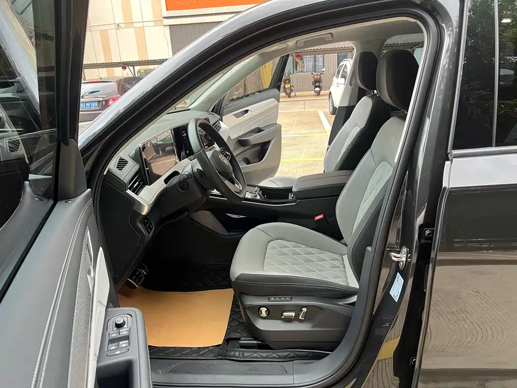 Volkswagen Tavendor 2024 380TSI R-Line