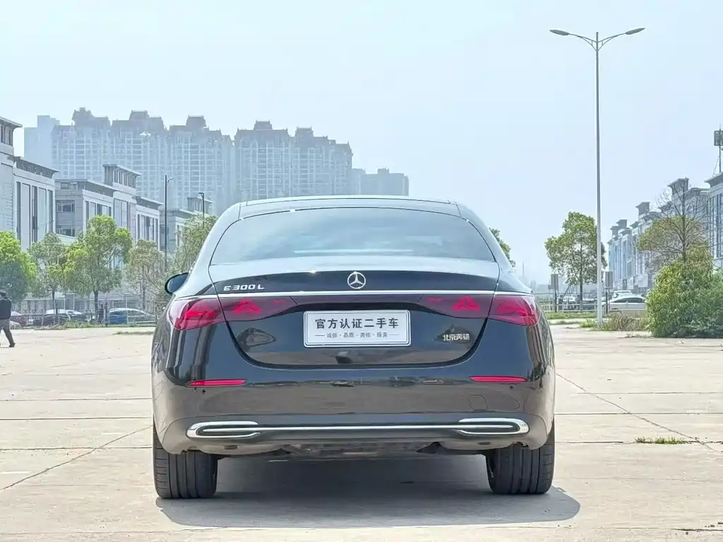 Mercedes-Benz E-Class — миниатюра 8