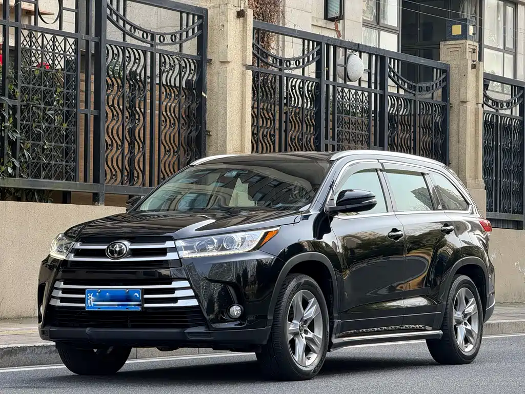TOYOTA HIGHLANDER
