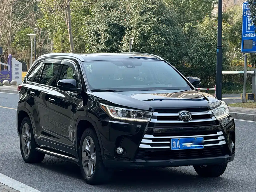TOYOTA HIGHLANDER