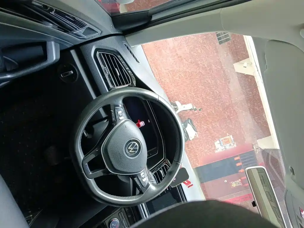 Volkswagen T-Roc — миниатюра 6