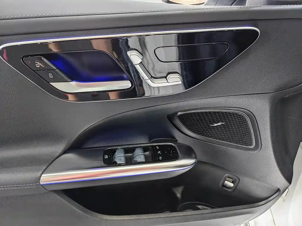 Mercedes-Benz C-Class — миниатюра 4