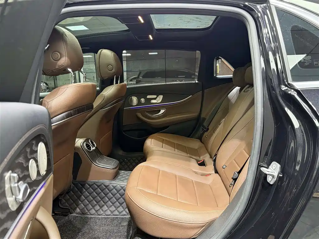 Mercedes-Benz E-Class — миниатюра 12