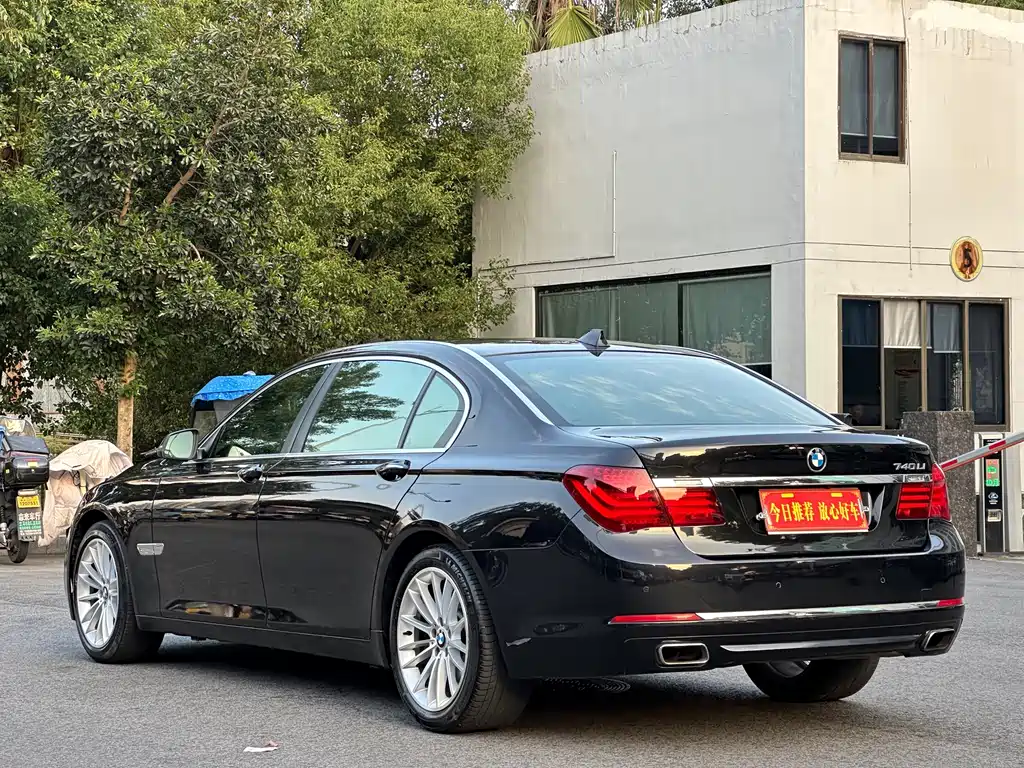 BMW 7 Series — миниатюра 4