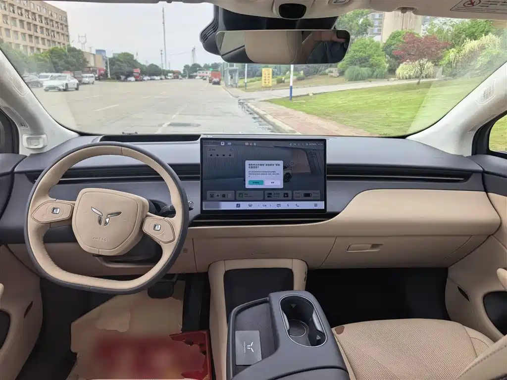 Hongqi 06 2025 520