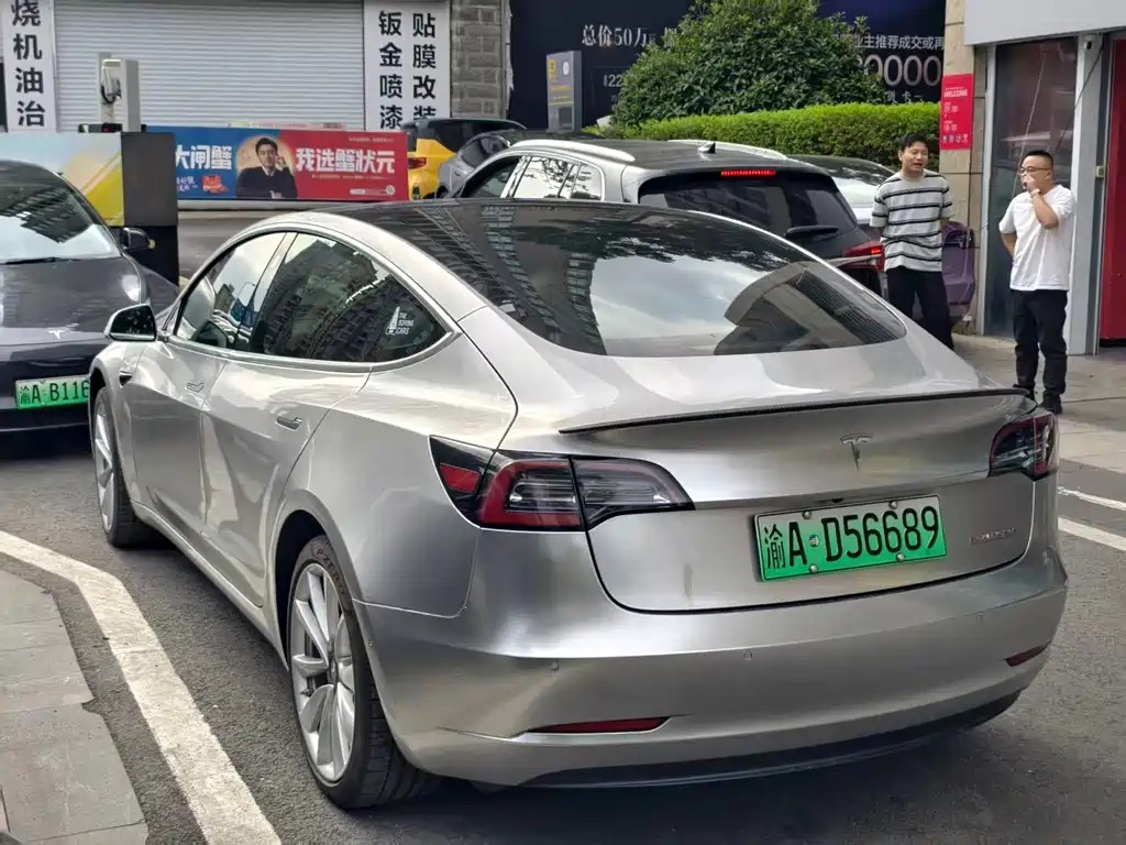Tesla Model 3 — миниатюра 5