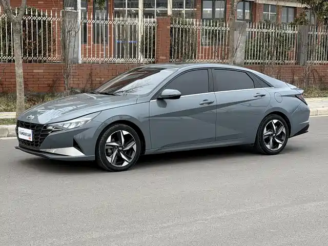 HYUNDAI ELANTRA