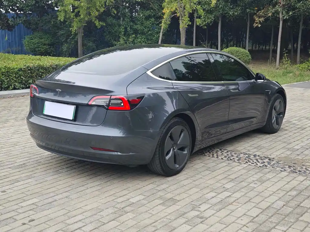 Tesla Model 3 — миниатюра 8