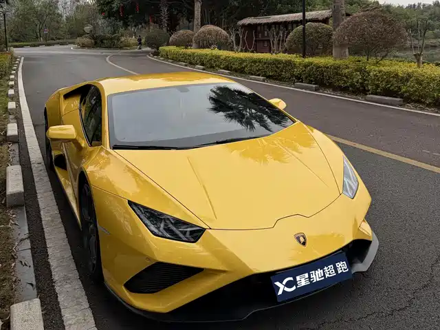 LAMBORGHINI HURACÁN 2023