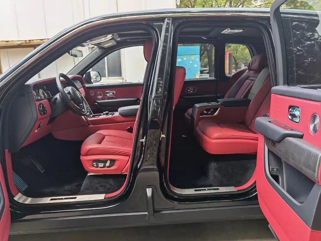 Rolls-Royce Cullinan 2018 мест