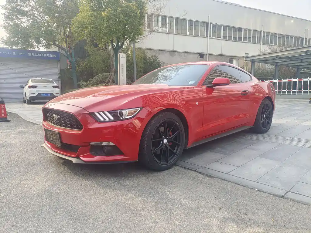 FORD MUSTANG