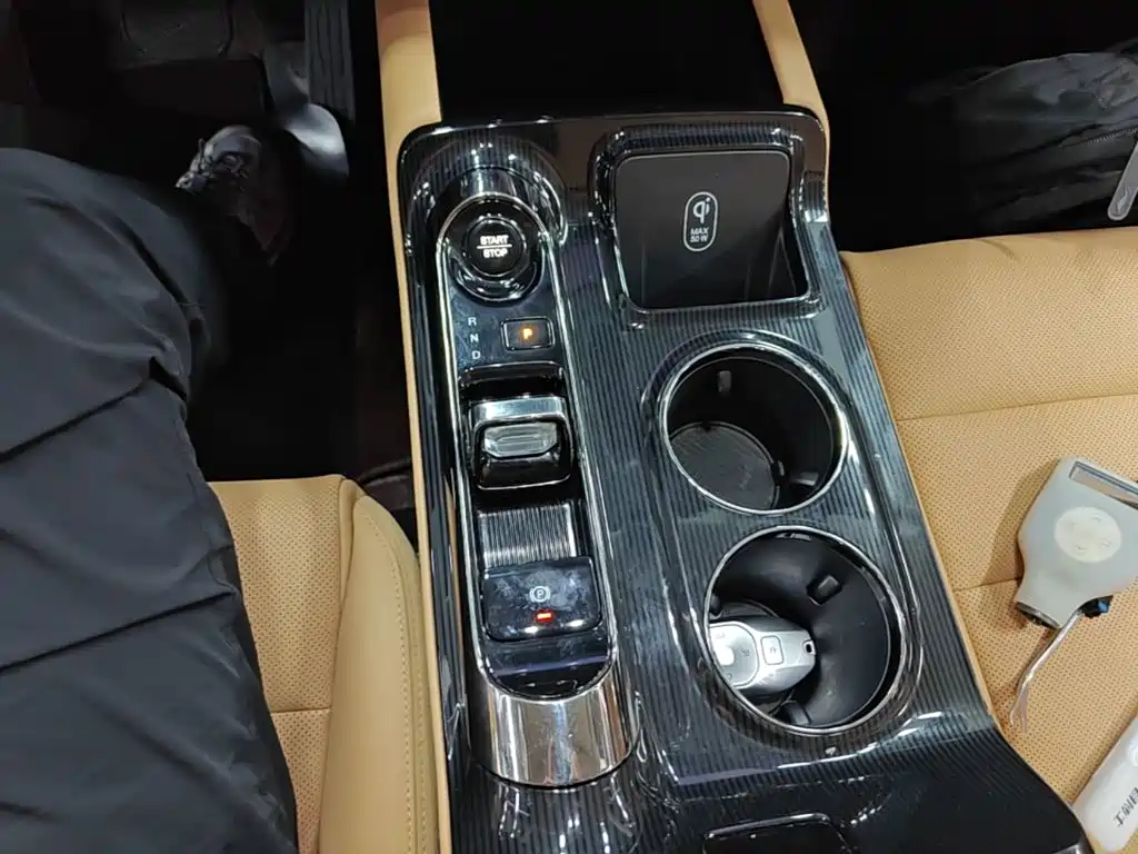 GAC Motor Trumpchi E8 PHEV — миниатюра 14