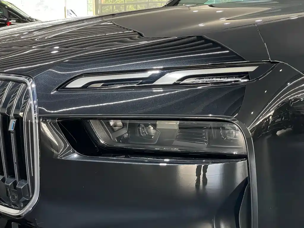 BMW i7 — миниатюра 5