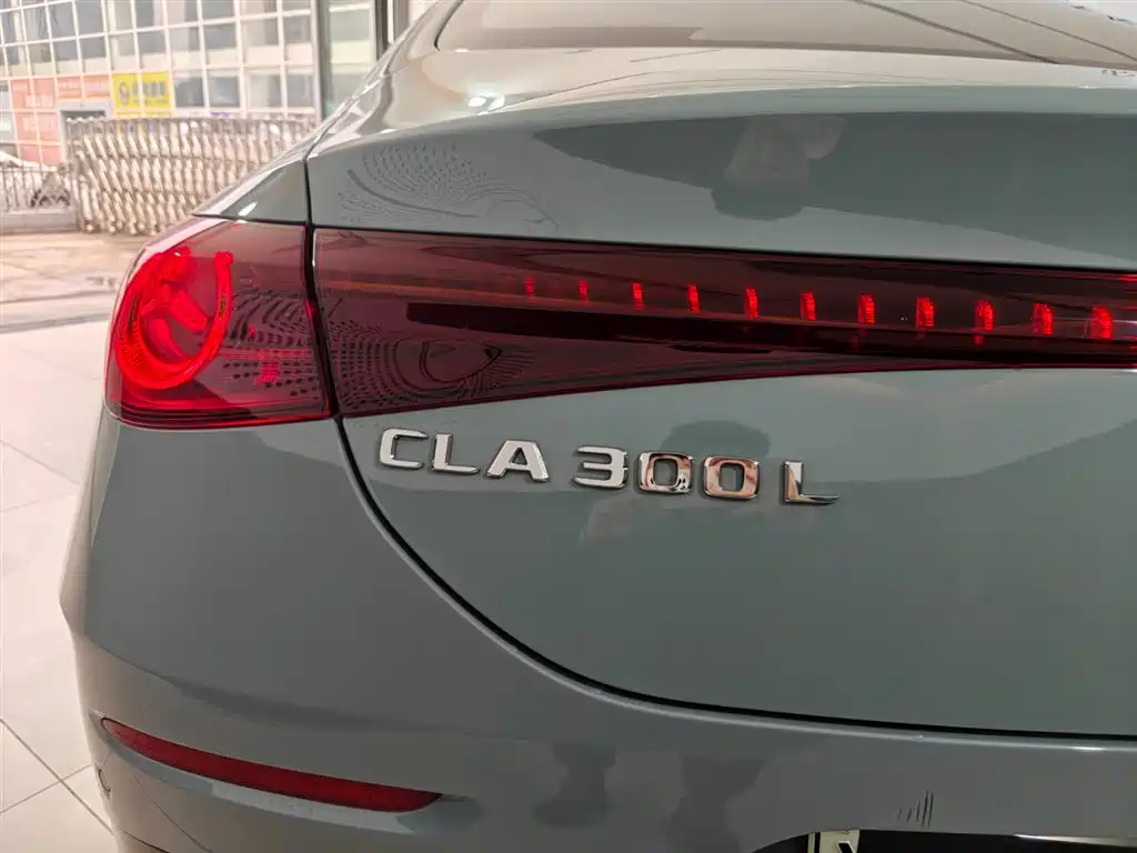 Mercedes-Benz CLA 2025 300L