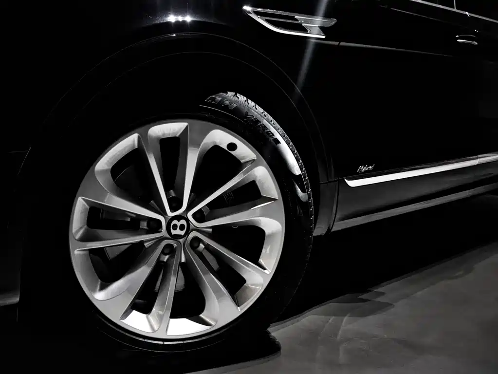 BENTLEY TIMYUE PLUG IN HYBRID