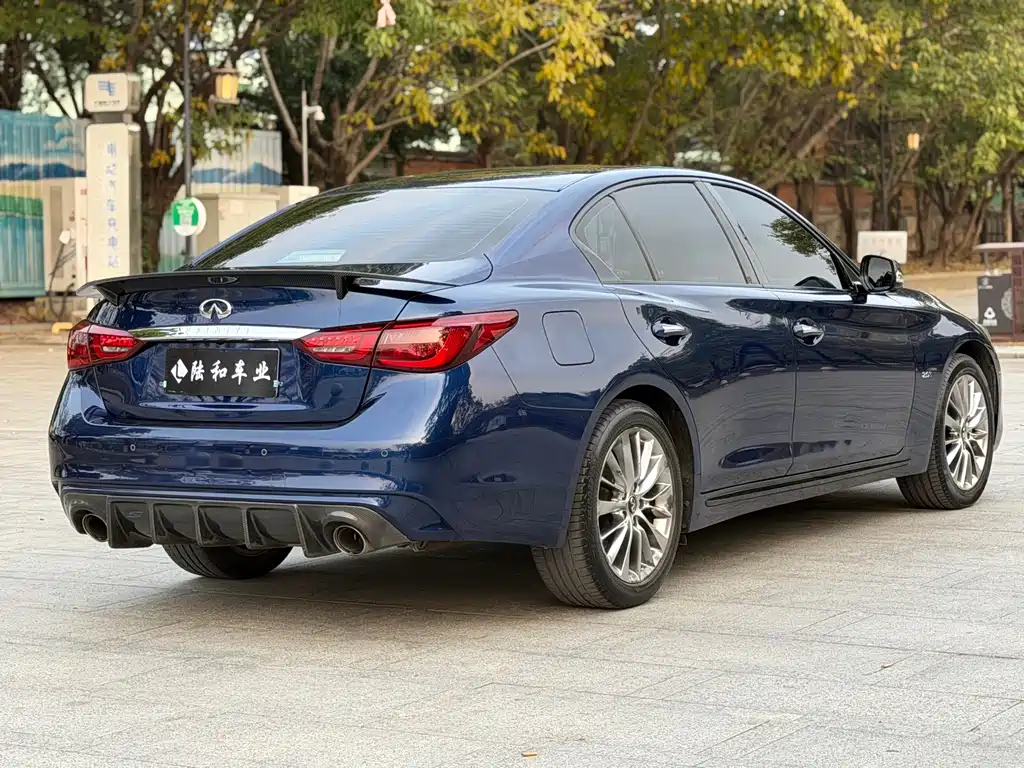 INFINITI Q50L