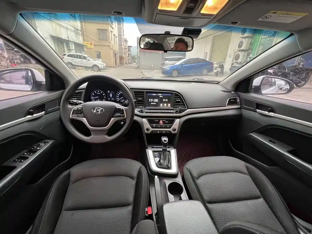 Hyundai Elantra — миниатюра 4