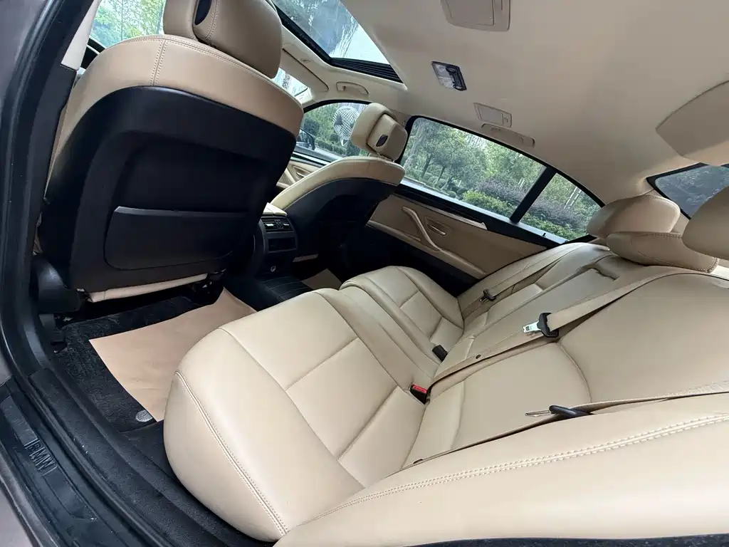 BMW 5 Series — миниатюра 10