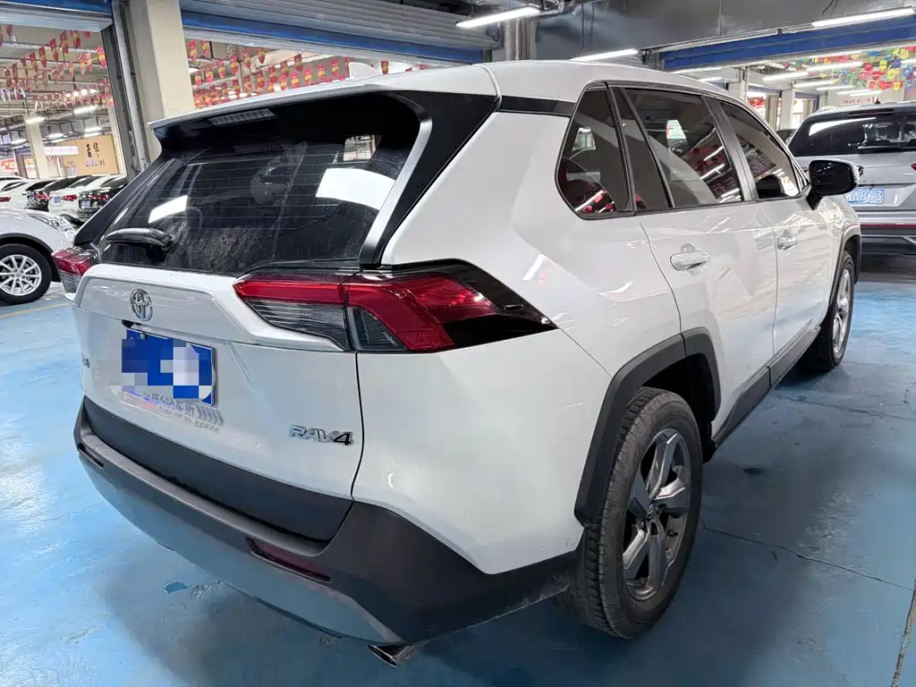 Toyota RAV4 - фото 18