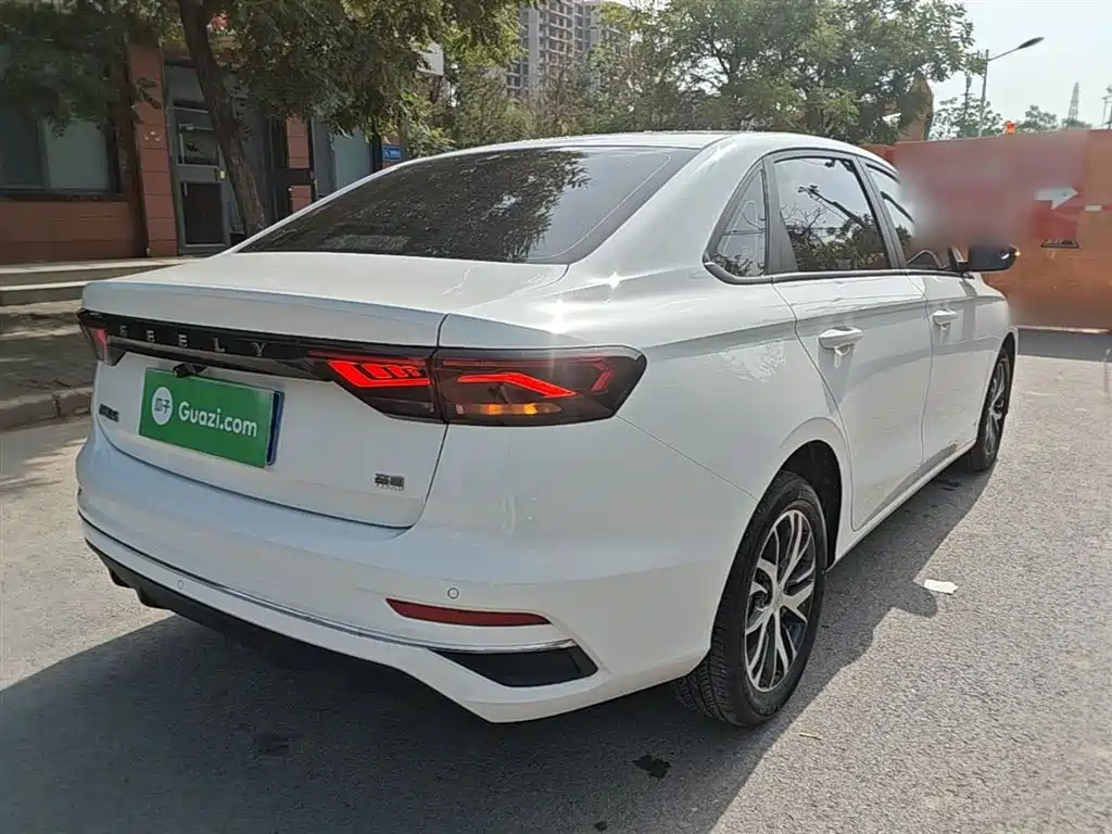 Geely Emgrand 2025 4 1.5L CVT