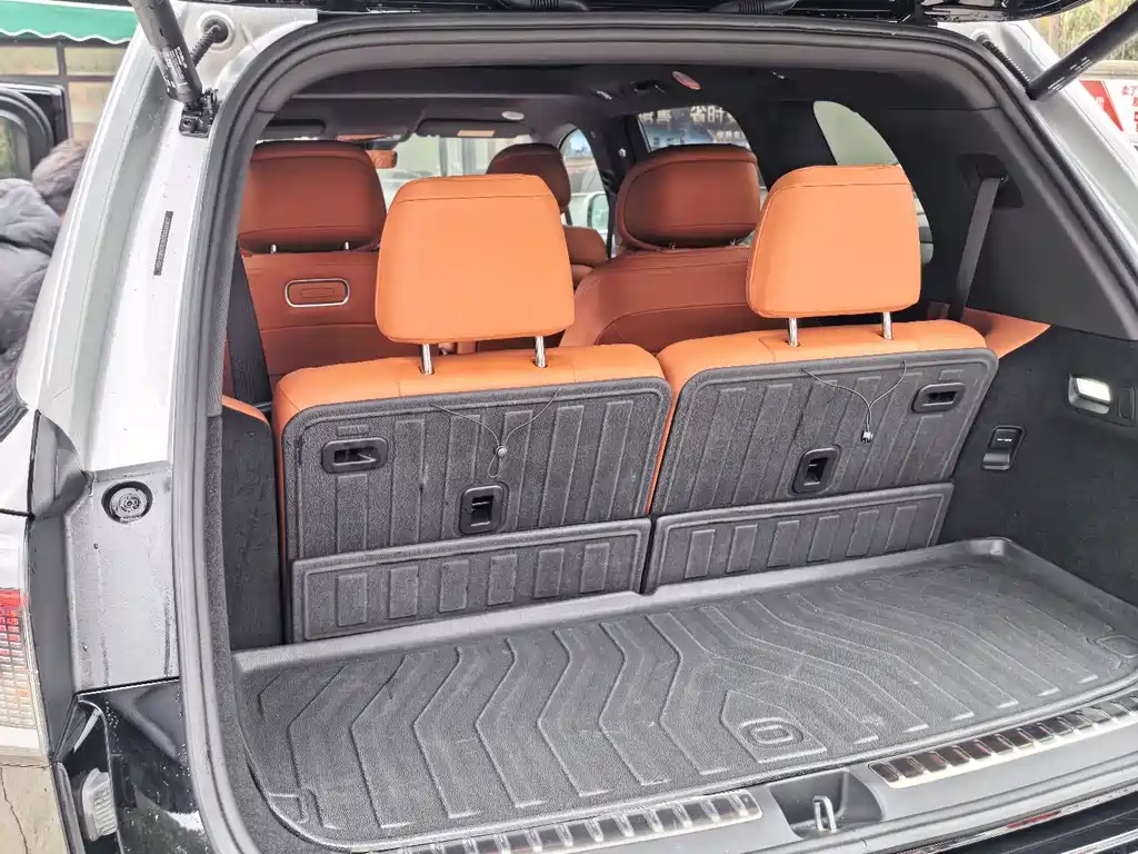 AITO ASK THE WORLD M9