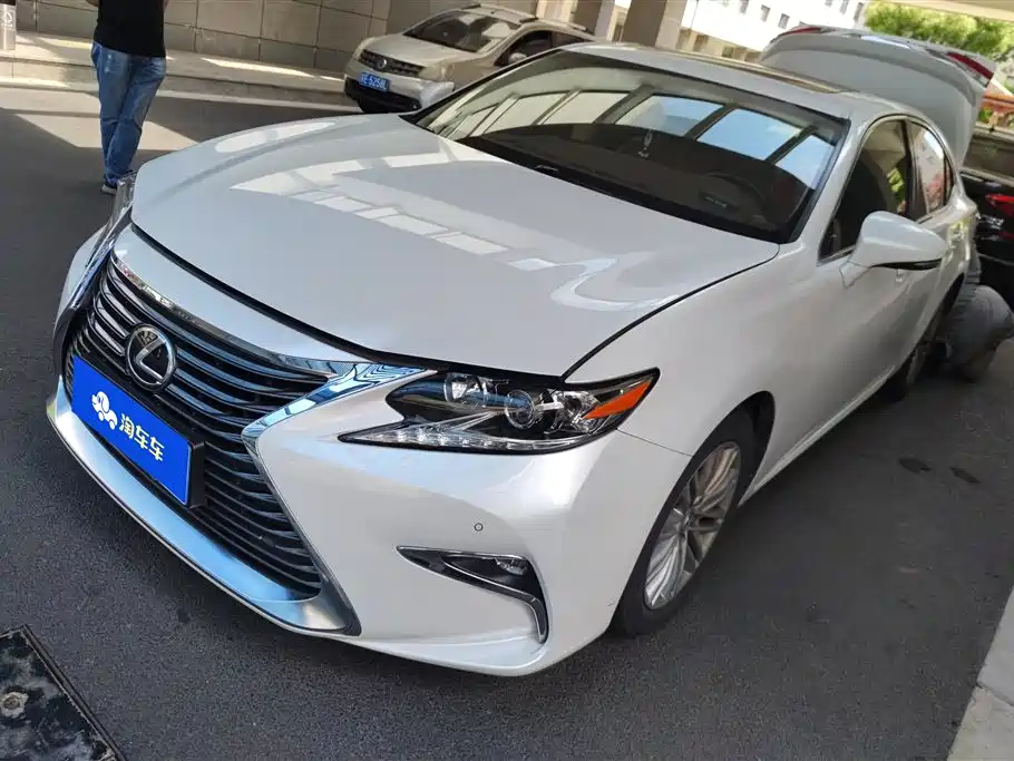 Lexus ES 2017