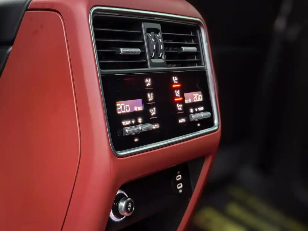 Porsche Cayenne — миниатюра 24