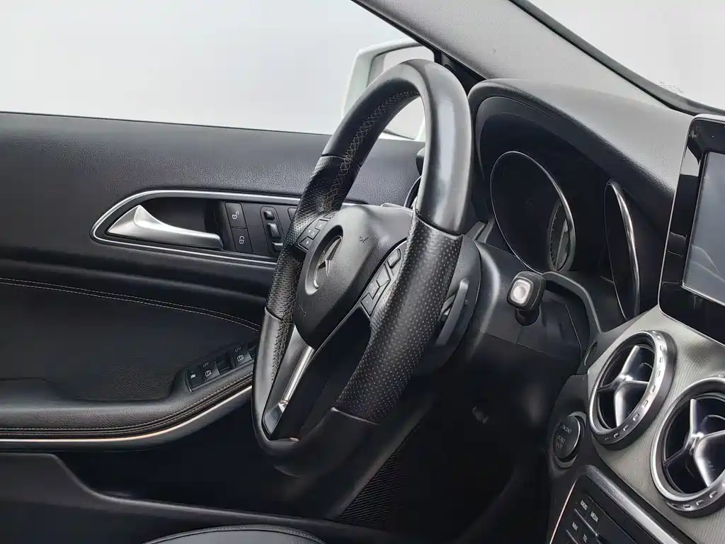Mercedes-Benz GLA — миниатюра 22