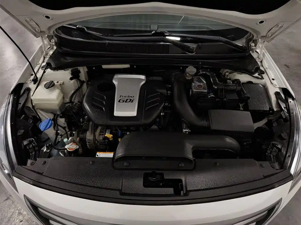 Hyundai Mistra 2016 1.6T AT GLS