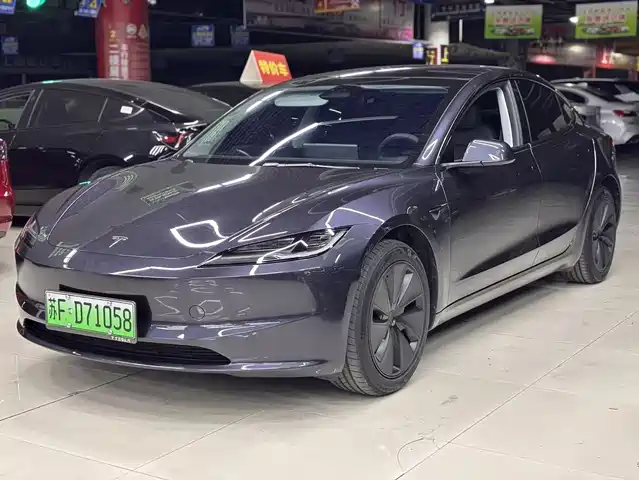 TESLA MODEL 3 2025
