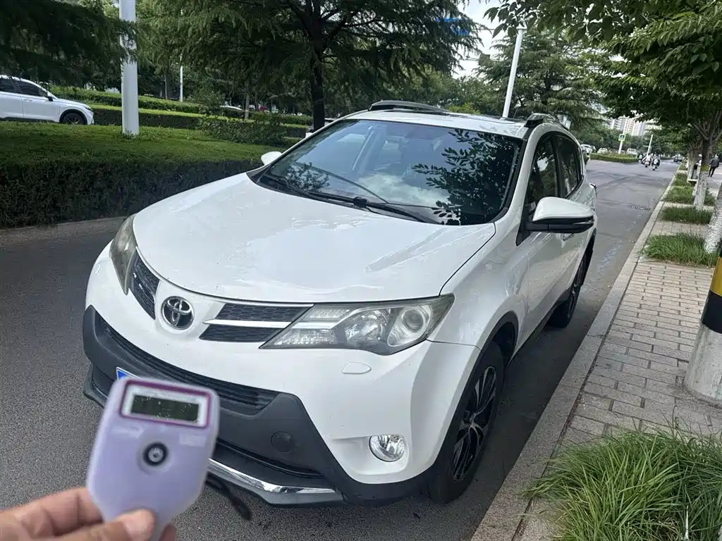 Toyota RAV4 2015