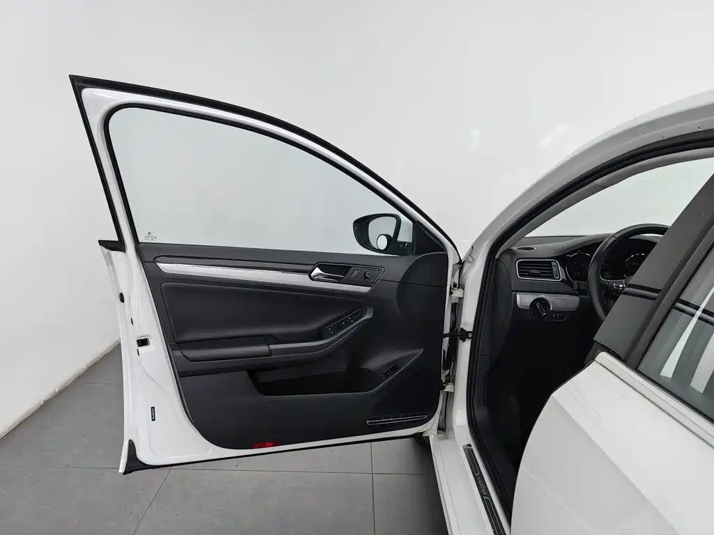 Volkswagen Sagitar — миниатюра 8