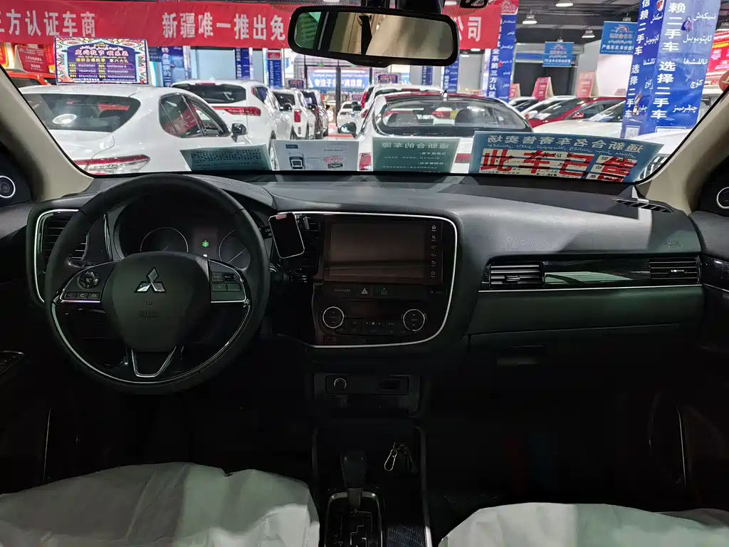 MITSUBISHI OUTLANDER