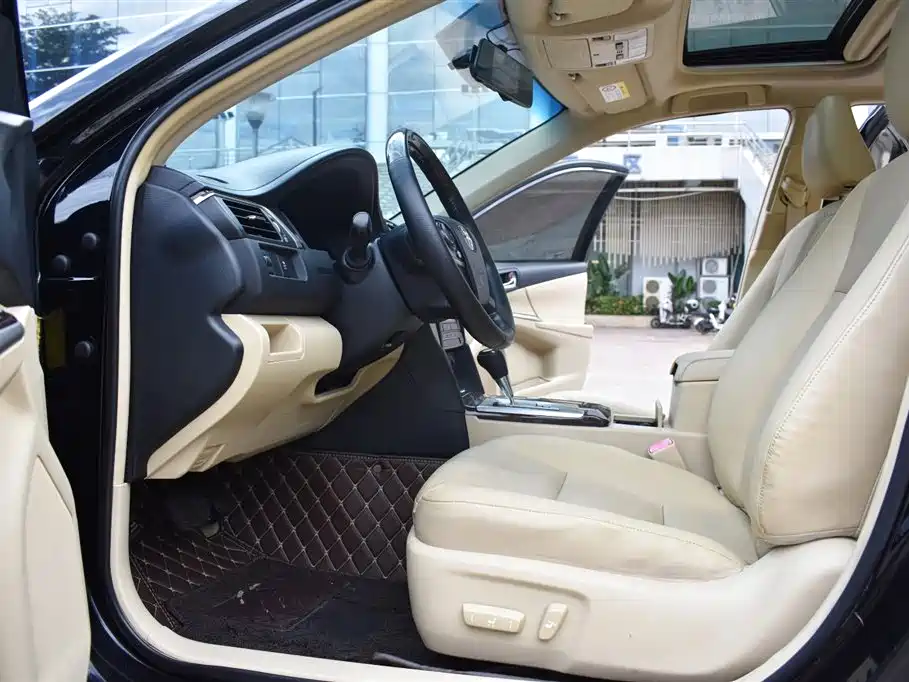Toyota Camry 2015 2.0G Lead