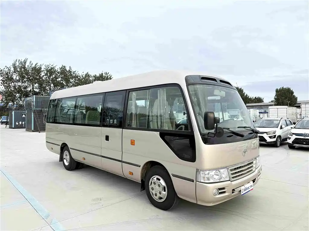 Toyota Coaster — миниатюра 16