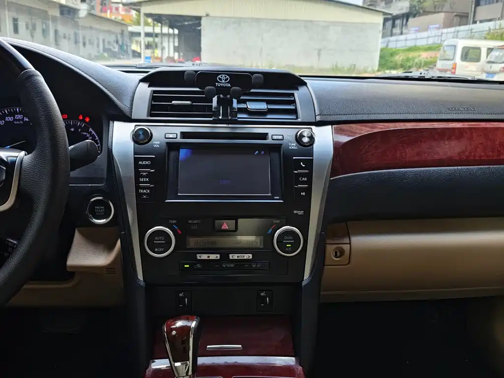 Toyota Camry — миниатюра 13